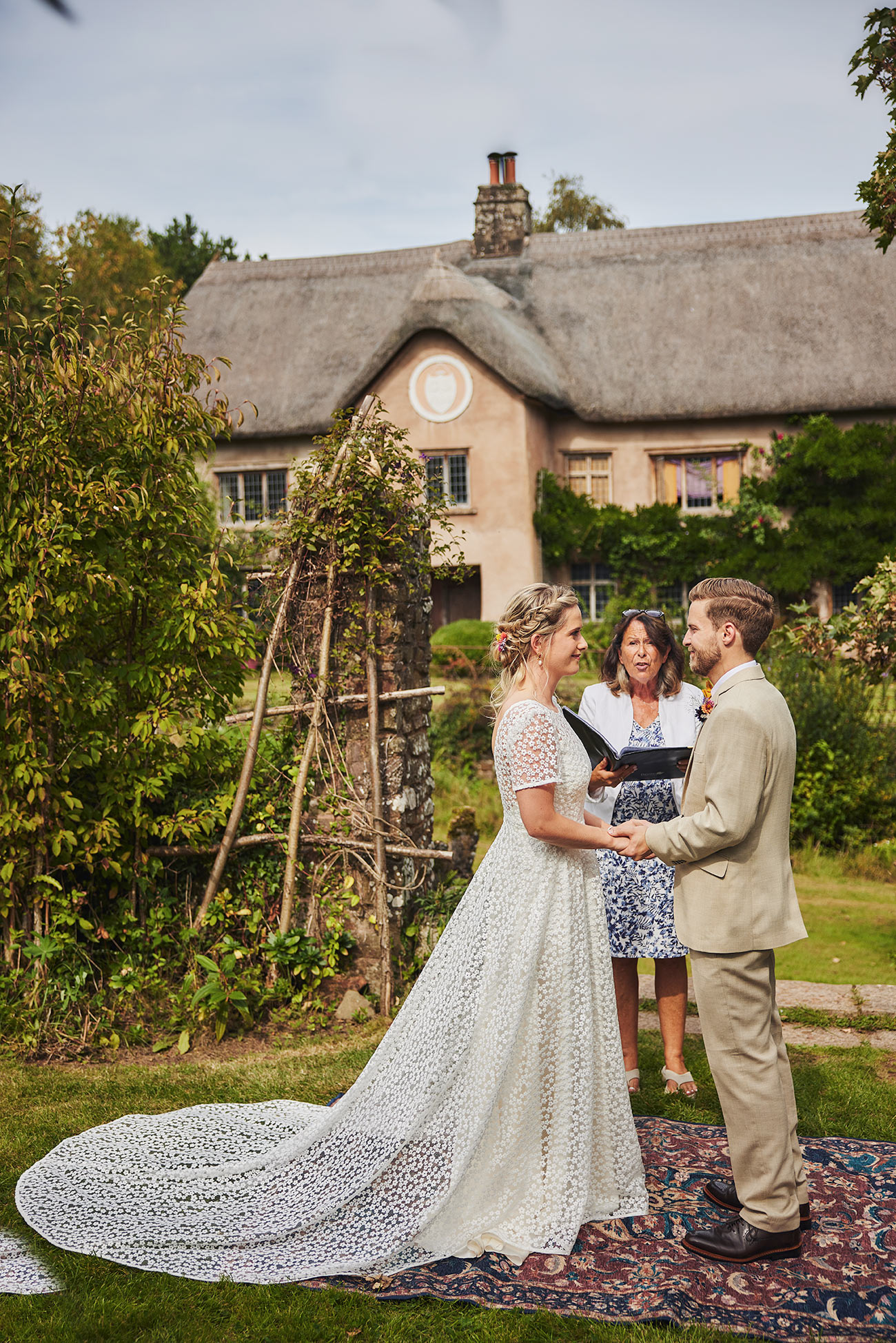 Wedding photo featured in an Invicardo website gallery